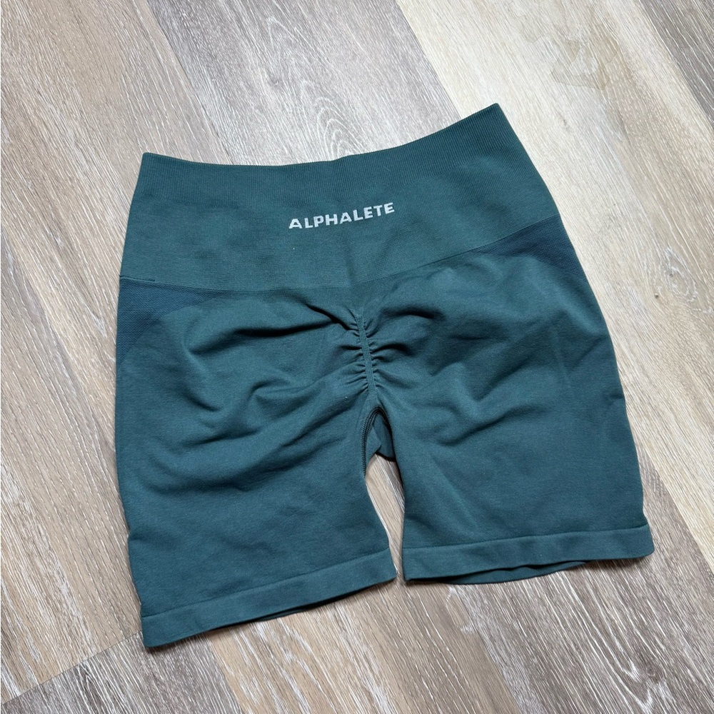 Alphalete Seamless High-Rise Bike Shorts in Teal